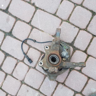 Zwrotnica przod przednia prawa Opel Meriva A