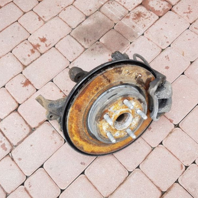 Zwrotnica tył tylna żeliwna kpl Opel INSIGNIA