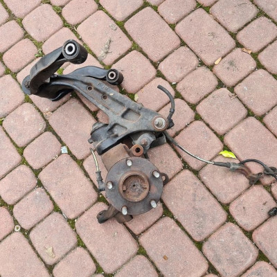 Zwrotnica wahacz piasta NISSAN SKYLINE R34 prawa