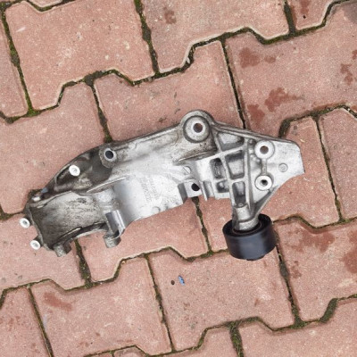 ŁAPA ALTERNATORA VIVARO MASTER III 117103703R