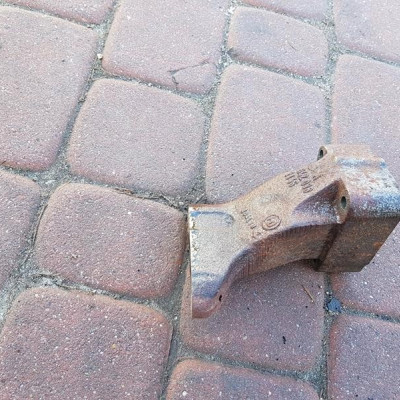 Łapa mocowanie Mercedes W218 CLS A6420961145