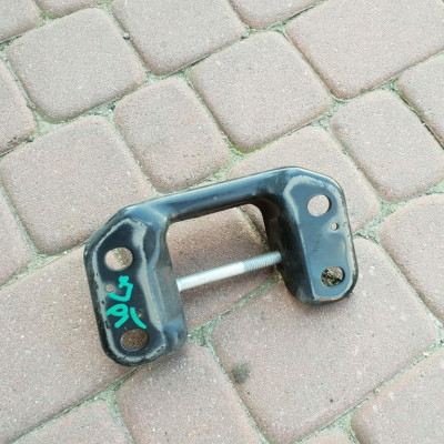 Łapa mocowanie tylnej belki Opel Astra J IV 4