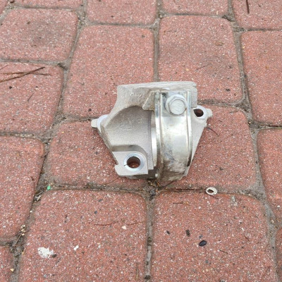 Łapa podpora półosi Renault Clio IV 4 397742142R
