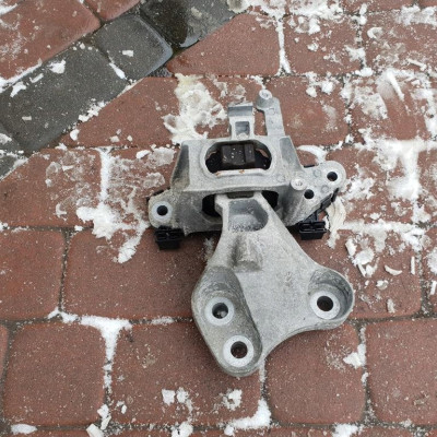 Łapa poduszka silnika 1.4T Opel Astra K V 39004956