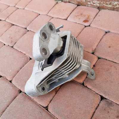 Łapa poduszka silnika 1.4T Opel Zafira C 13347453