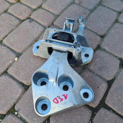 Łapa poduszka silnika 1.5D Opel Astra K V 39215835