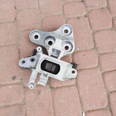 Łapa poduszka silnika 1.6 CDTI Opel Astra 5 K V