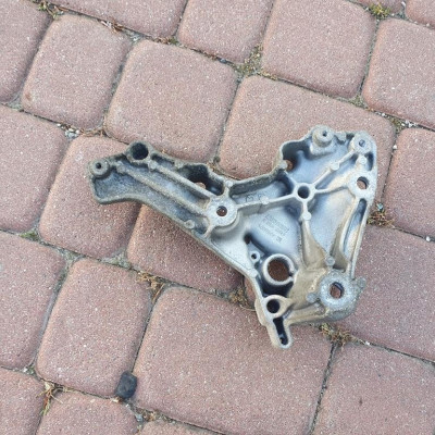 Łapa poduszka silnika 1.6 DCI Vivaro B Trafic III