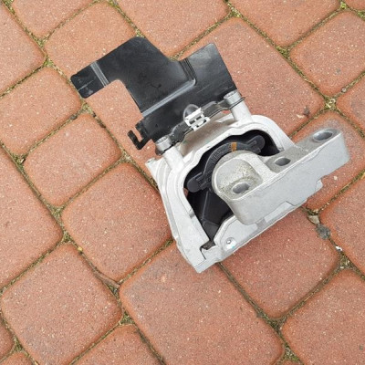 Łapa poduszka silnika 2.0TDI Audi Q3 5N0199262