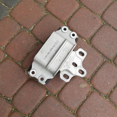 Łapa poduszka silnika 2.0TDI Audi Q3 8U0199555L