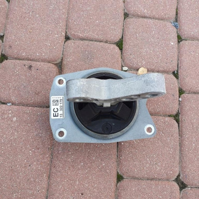 Łapa poduszka silnika 2.8T OPC Opel Insignia