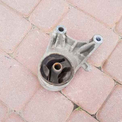 ŁAPA PODUSZKA SILNIKA OPEL ASTRA H III 24459797