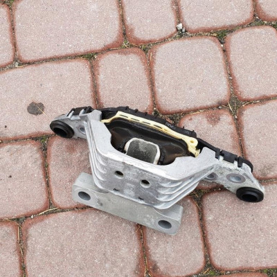 Łapa poduszka silnika Opel Astra K V 13363900