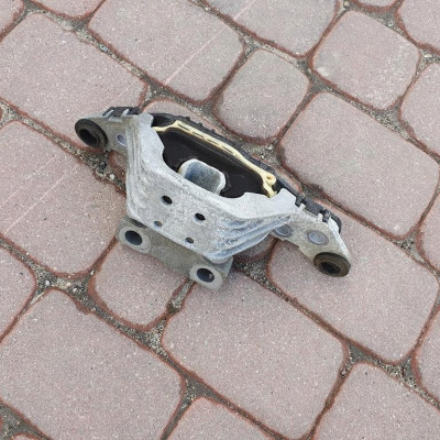 Łapa poduszka silnika Opel Astra K V 13434345