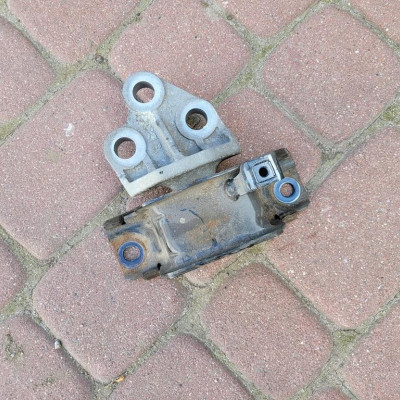 Łapa poduszka silnika Opel Corsa E 55700655