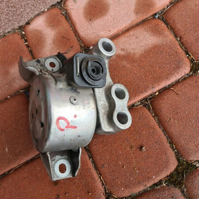 Łapa poduszka silnika prawa Opel Combo D 51815197