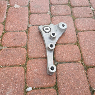 Łapa poduszka skrzyni 1.4T Opel Astra K V 13424445