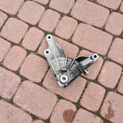 Łapa poduszka skrzyni 1.6 Opel Astra J IV 13248663