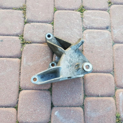 Łapa poduszka skrzyni Opel Astra J IV 13248664