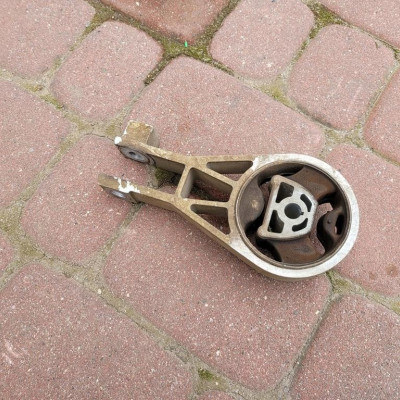 Łapa poduszka skrzyni Opel Corsa E 633374681