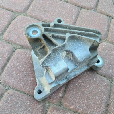 Łapa poduszka skrzyni Opel Insignia B 22285107