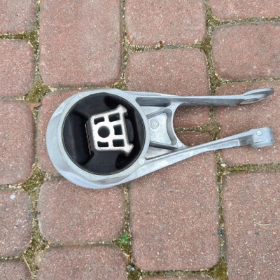 Łapa poduszka skrzyni Opel Insignia B 22937328