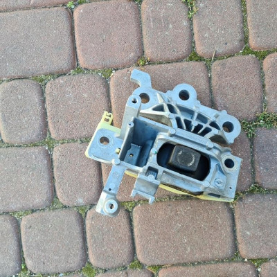 Łapa silnika 1.5D LIFT Opel Astra K V 39215290