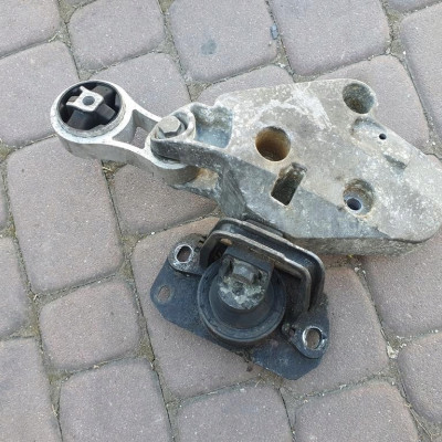 Łapa silnika mocowanie 1.9Dci VIVARO TRAFIC