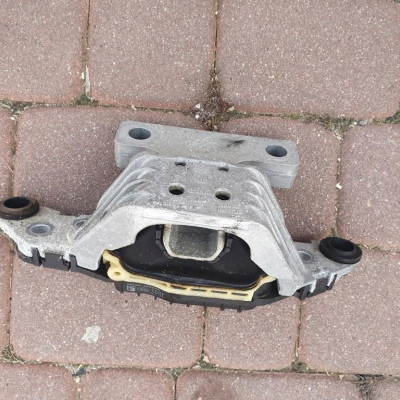 Łapa silnika poduszka 1.0T Astra K V 13363901