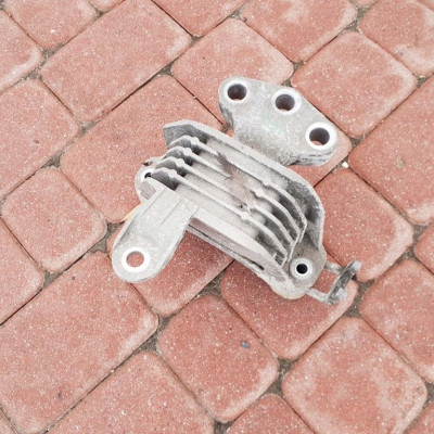 Łapa silnika poduszka Opel Astra J IV 13248479