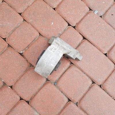 Łapa silnika reduktora 4x4 Opel Insignia 13228307