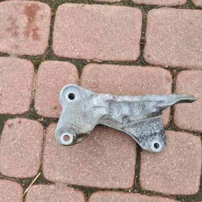 Łapa silnika uchwyt 1.6 Opel Astra J IV 13248510