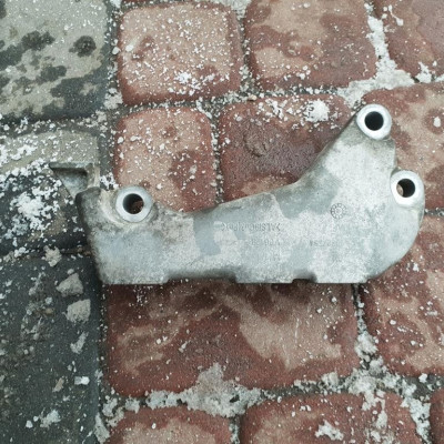 Łapa silnika wspornik Opel Insignia 13227754