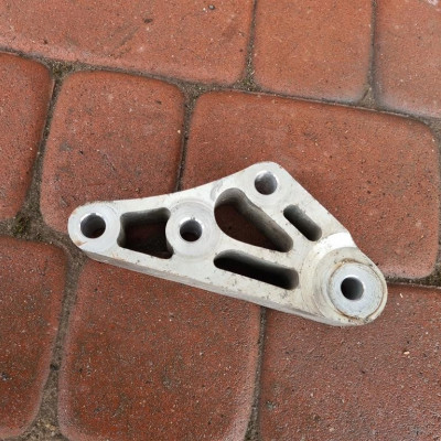 Łapa skrzyni biegów 1.6CDTI Opel Combo D 51843113