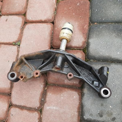 Łapa skrzyni biegów VIVARO TRAFIC 8200404278