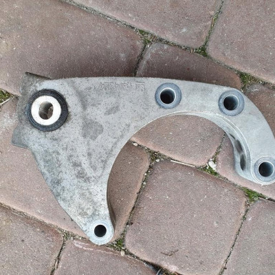 Łapa skrzyni uchwyt Opel Astra K 5 V 13444224