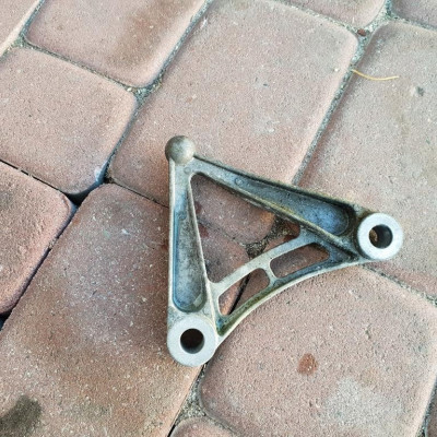 Łapa uchwyt podstawa 1.6CDTI Insignia B 23260053