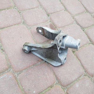 Łapa uchwyt poduszka 4x4 Opel Insignia 23105921