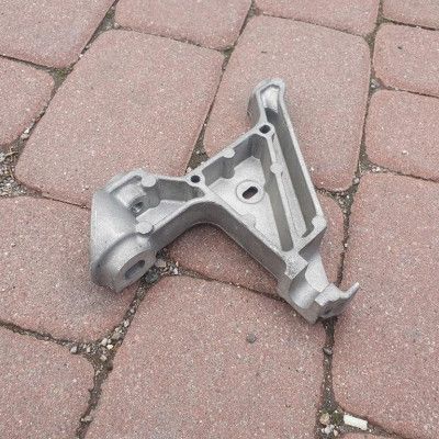 Łapa uchwyt silnika Vivaro B Trafic III 244834609R