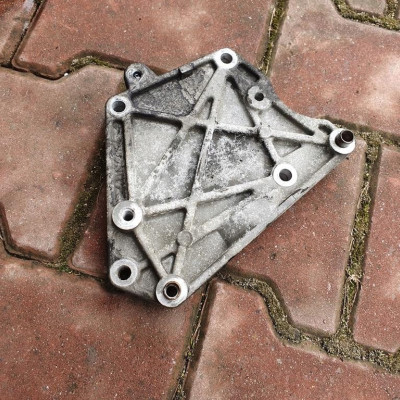 Łapa uchwyt wspornik Opel Corsa D 55206511