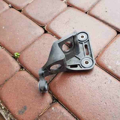 Łapa wspornik biegów Audi Q3 2017r 5Q0711789A