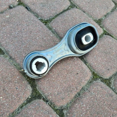 Łapa wspornik sanek Renault Captur II 2 113605003R