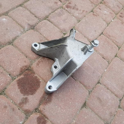 Łapa wspornik uchwyt Opel Insignia 13228285