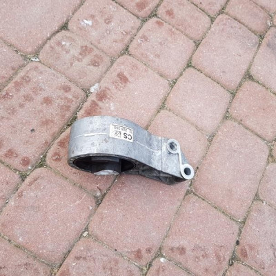 Łapa wspornik uchwyt Opel Insignia 13228305 CS