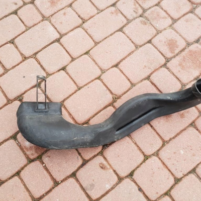 Łapacz rura powietrza Opel Astra J IV 13307080