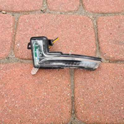 Kierunkowskaz lewy lusterka Renault Clio IV