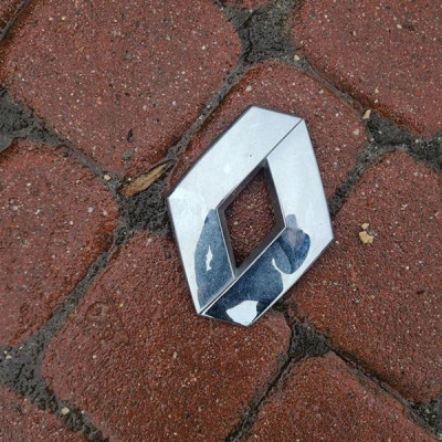 Znaczek logo emblemat na klape Renault Clio IV 4