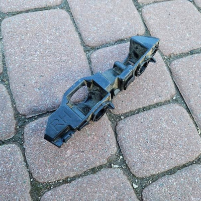 Ślizg błotnika prawy Opel Insignia B 39204263