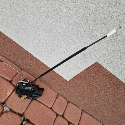 Zamek drzwi przód lewy EU Opel Insignia 13503149