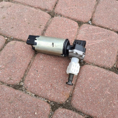 Silniczek fotela EU Opel Insignia 8358389 10